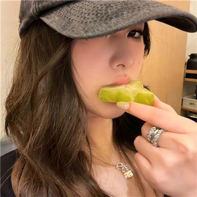 着牛仔裤的钟馗